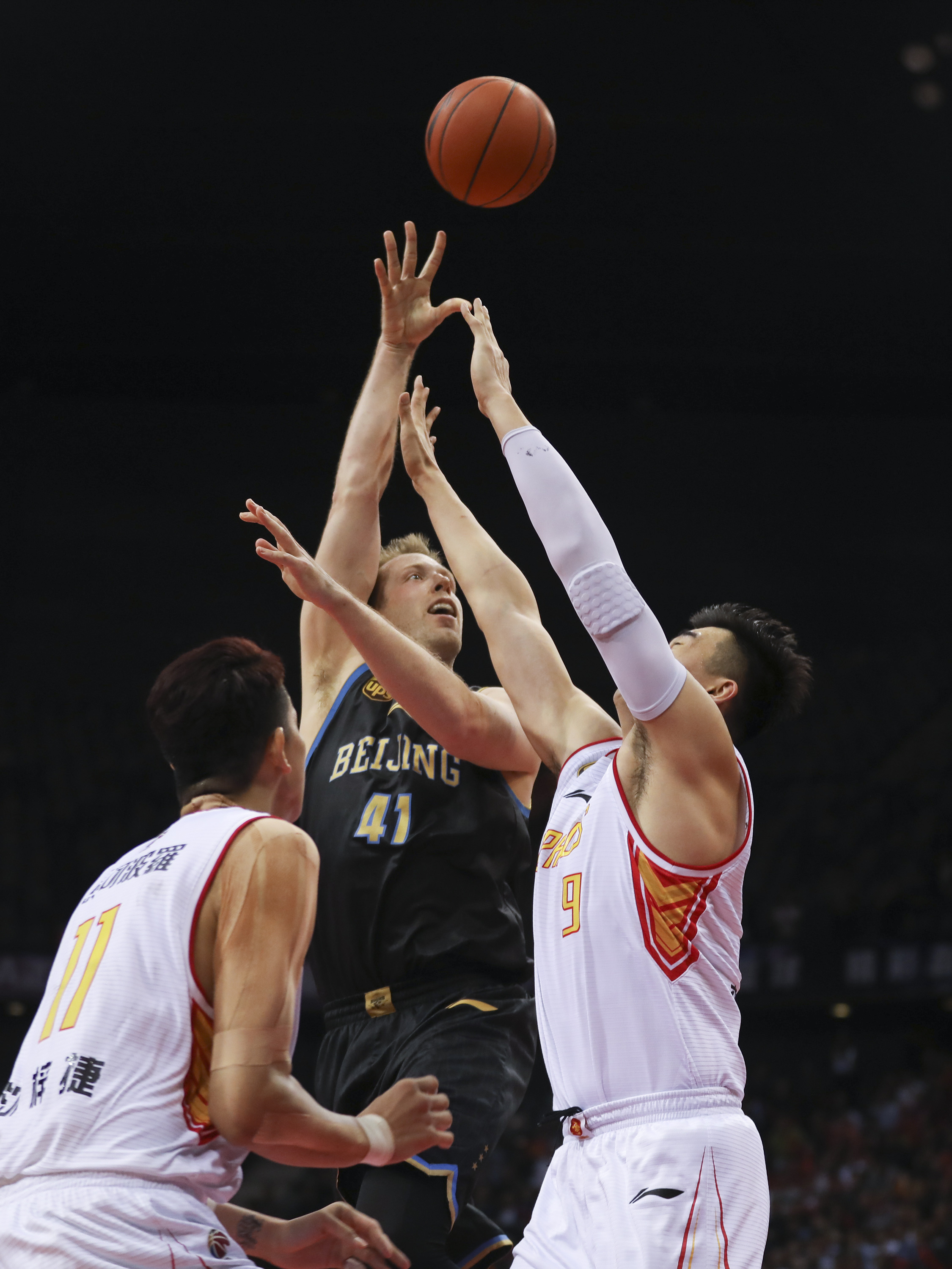 同名同命，皇社、埃瓦尔两位同名且曾同队的旧将今年先后辞世（同名曾为皇社、埃瓦尔并肩的两位旧将今年相继离世）