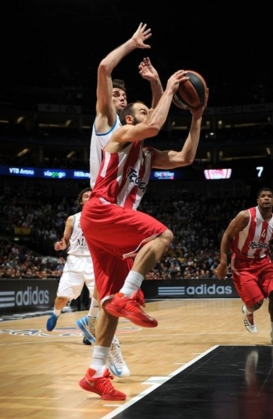 欧冠淘汰赛前瞻：曼城对阵皇家马德里,（欧冠淘汰赛前瞻：曼城迎战皇家马德里）