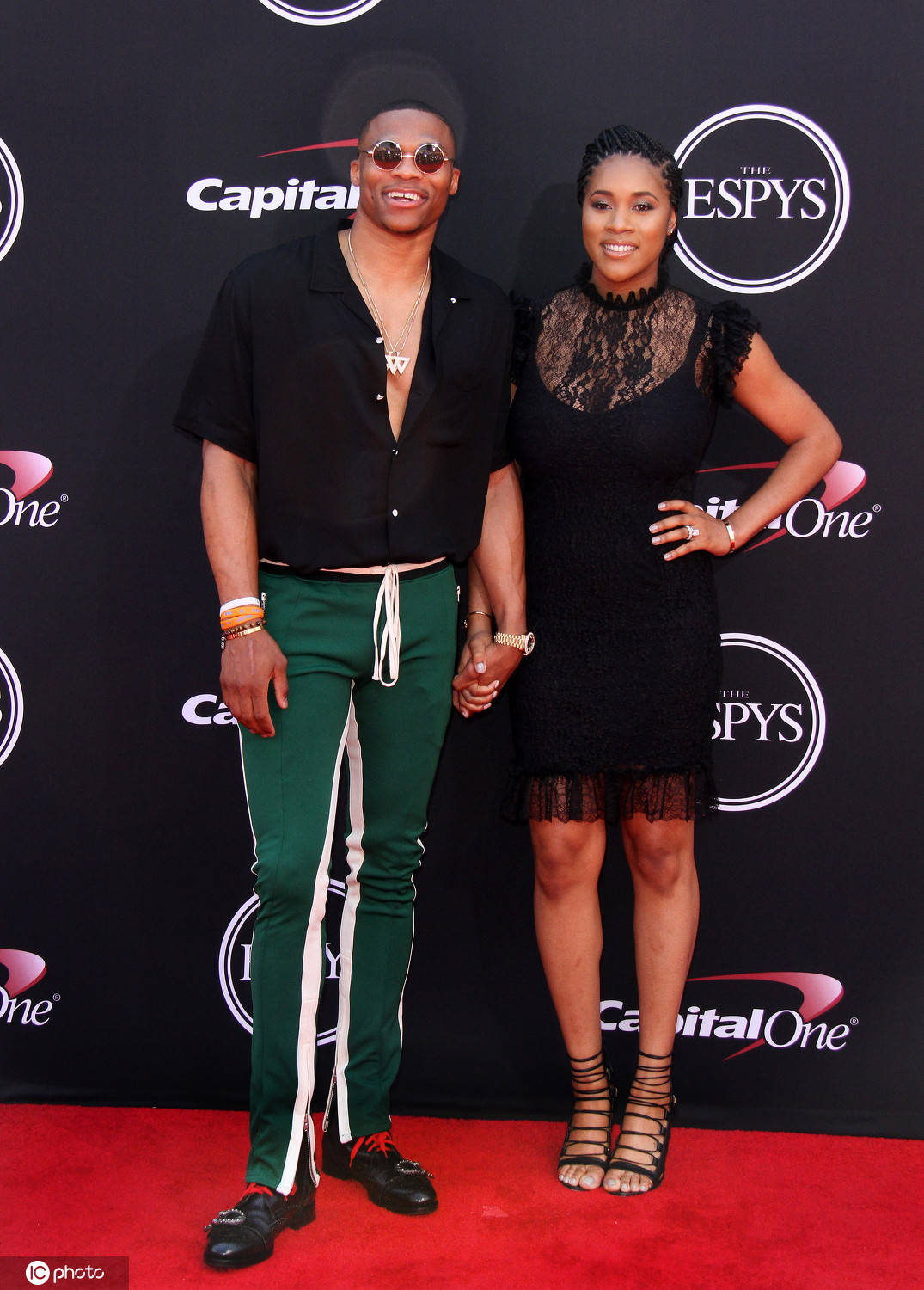 英超战报：巴恩斯双响，迪亚斯破门难救主，纽卡2-1曼城（英超快讯：巴恩斯梅开二度，迪亚斯破门难挽败局，纽卡2-1力克曼城）