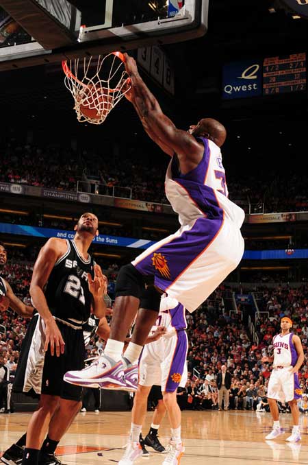 孔蒂：祝贺球员们，必须对他们说谢谢、谢谢、再谢谢（孔蒂：向球员们表示祝贺，我要对他们说三声“谢谢”）