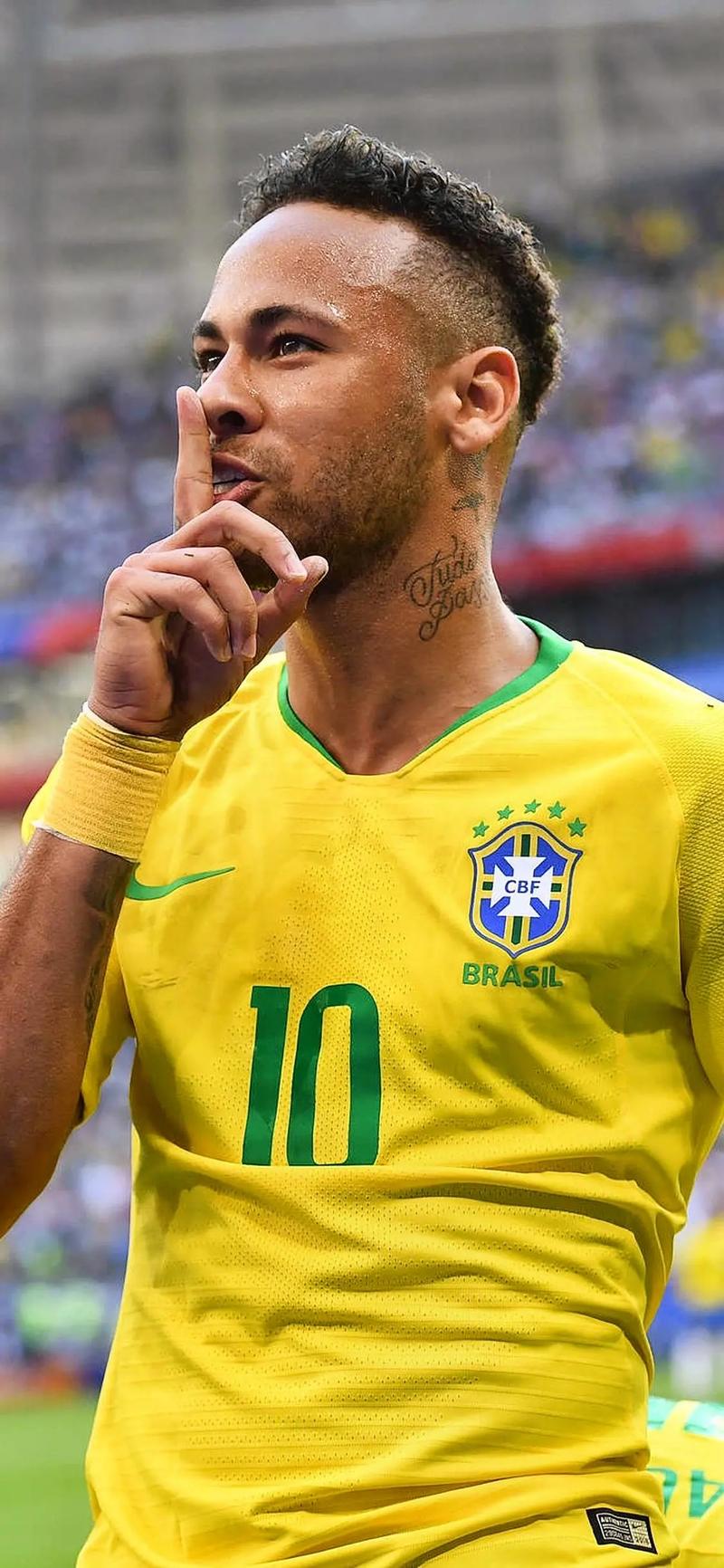 年终大战决赛实时赛况：姆巴佩暂领先C罗248票，火拼持续中（年终终极对决直播：姆巴佩暂以248票优势领先C罗，激战正酣）