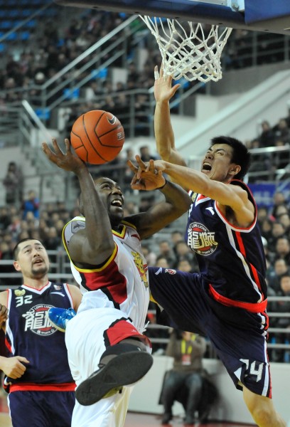 泽林斯基：我的进球有些幸运，这场地根本没法踢球，腿都痛了（泽林斯基：进球有点运气，这场地太差根本踢不了，腿都疼）